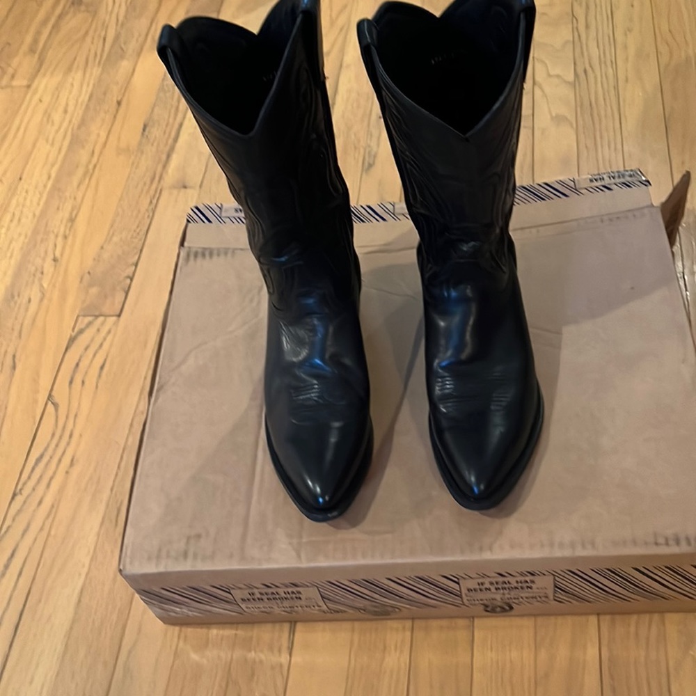 Brand new Frye boots worn only once size 11 narrow